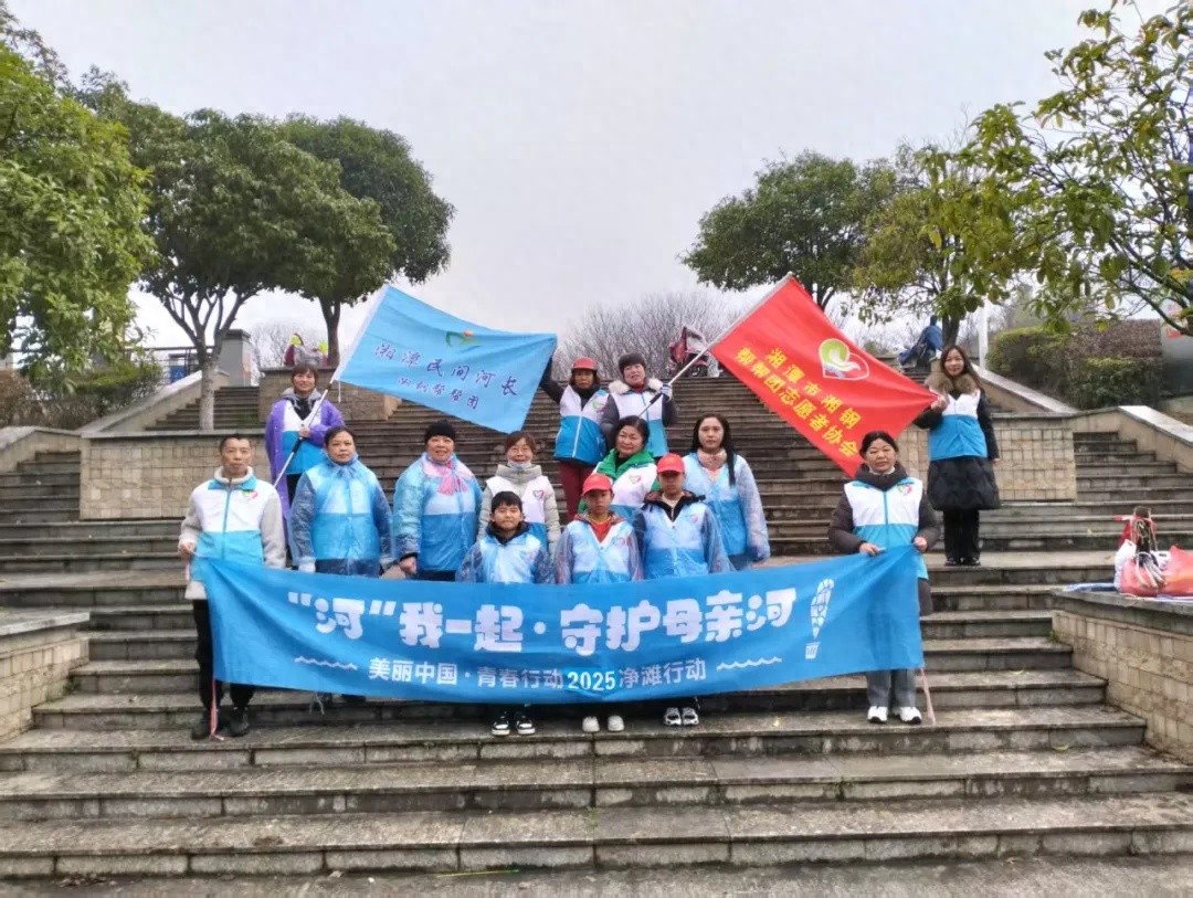 寒风细雨中，湘江净滩行动为何让志愿者和孩子们如此热情高涨？