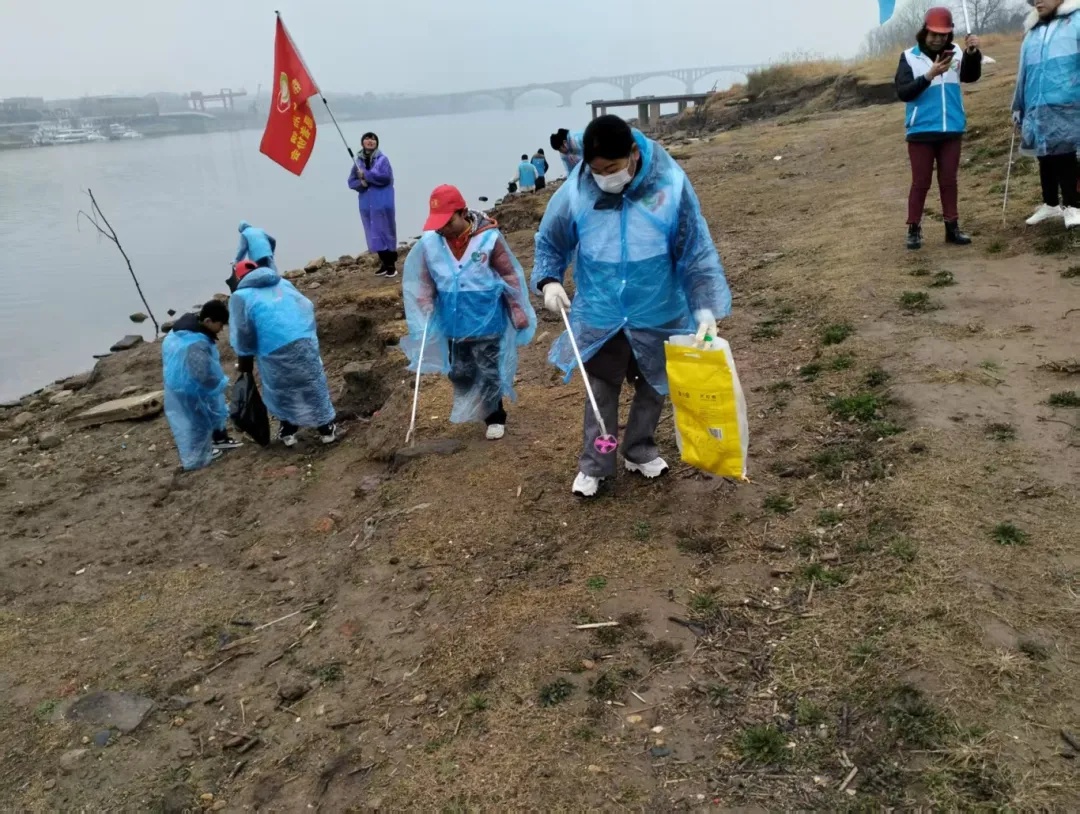寒风细雨中，湘江净滩行动为何让志愿者和孩子们如此热情高涨？  第2张