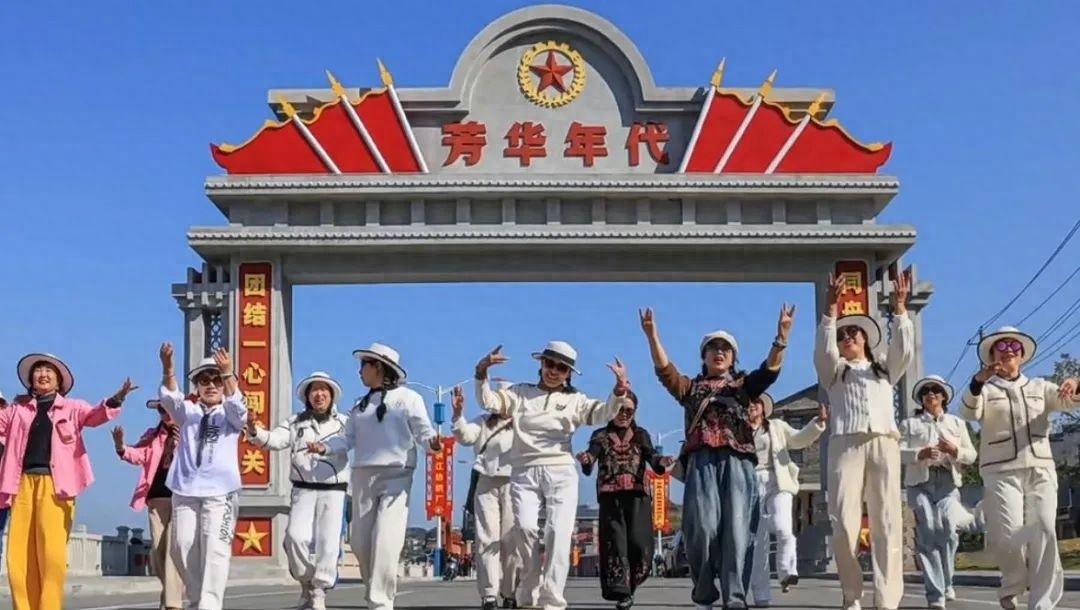 穿越时空，重温芳华！洪江复古巡游带你回到七八十年代，你准备好了吗？  第1张