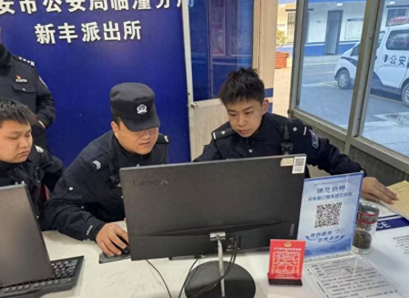 两名女生同时失踪，手机被拉黑，警方如何破解这一难题？