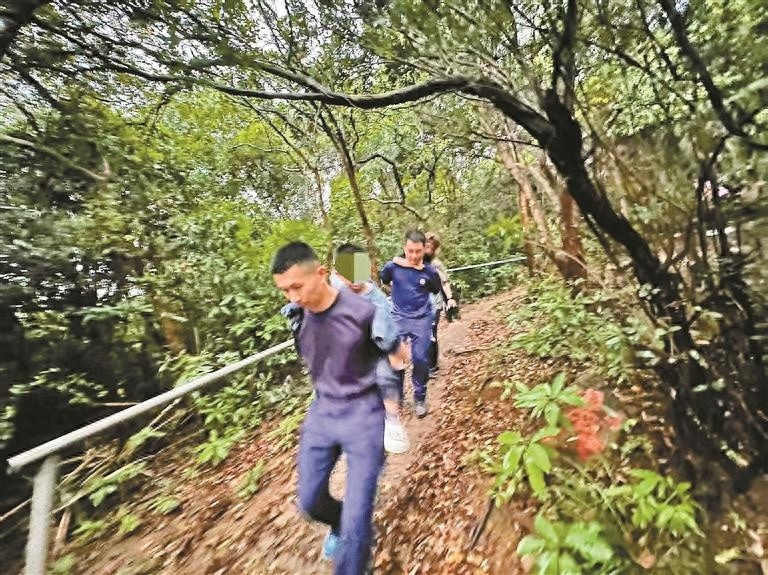 暴雨突袭，14人被困深山，3岁幼童命悬一线！救援队如何化险为夷？