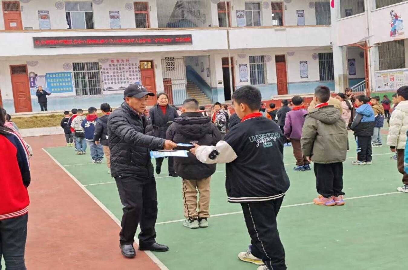 南盘江镇如何通过三位一体模式，全面守护未成年人？