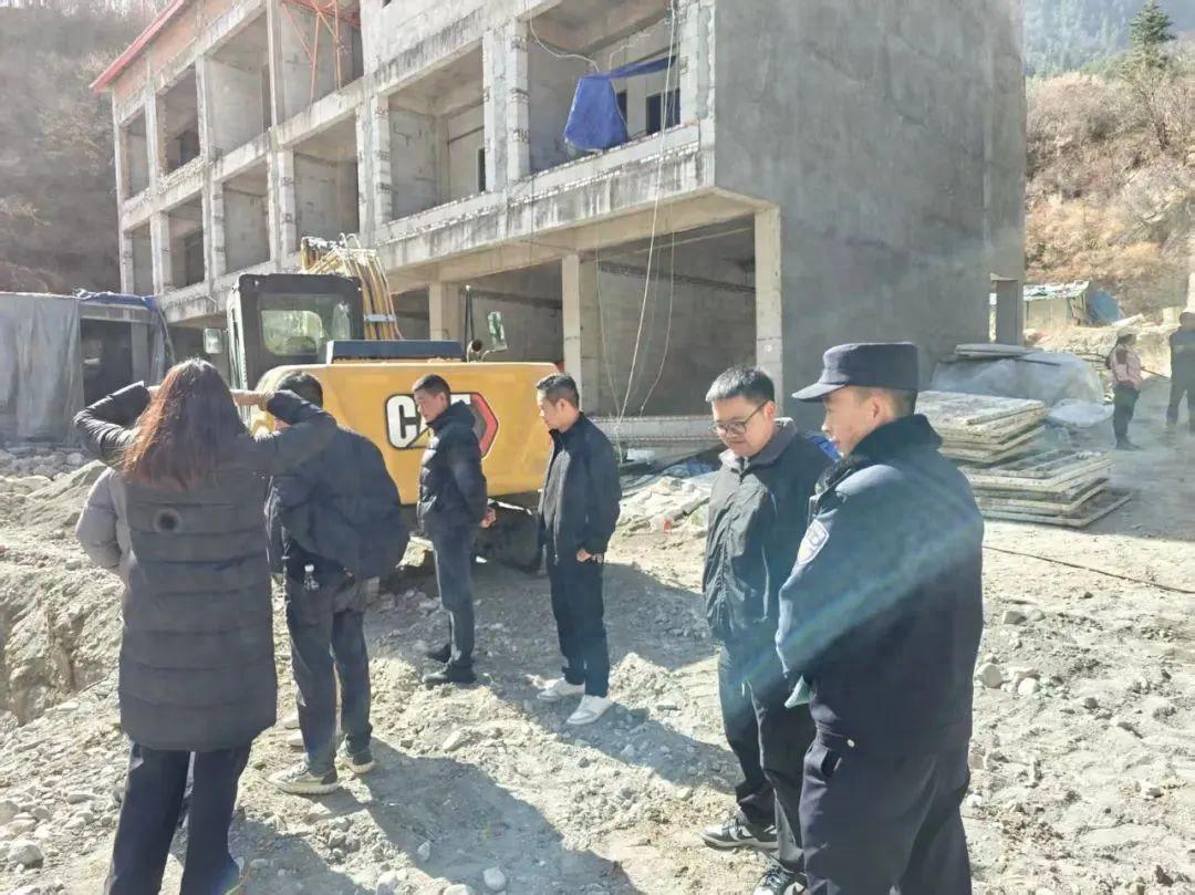 邻里纠纷一触即发，九寨沟漳扎镇如何巧妙化解？