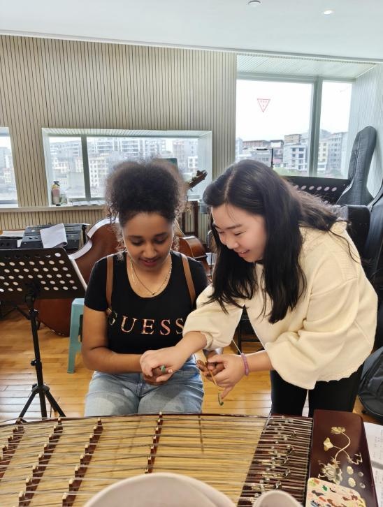 外国学生如何被汉调二黄戏曲艺术深深吸引？这场文化交流不容错过  第2张