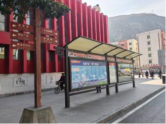 汶川公交站变身求职新天地，你的理想工作就在眼前