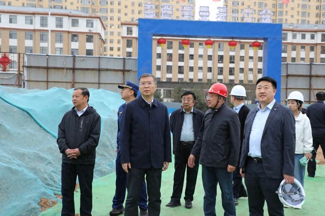 市委常委张震海带队调研重点项目，为何这家酒店项目备受关注？  第1张