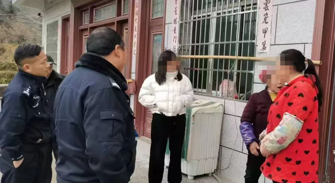 6次上门调解！村民为何含泪送锦旗？这面锦旗背后藏着怎样的暖心故事？  第2张