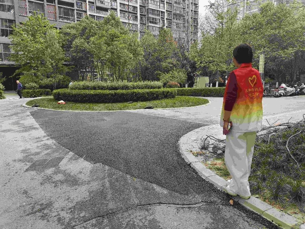 永和坊小区路面焕然一新！居民感叹：社区真的把我们的‘脚下安全’放在了心坎上  第2张