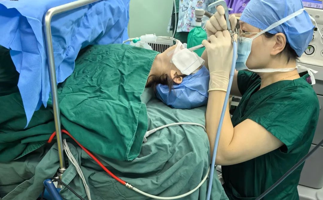 2岁女童食道惊现致命纽扣电池！家长必看，这些危险物品你家有吗？  第2张