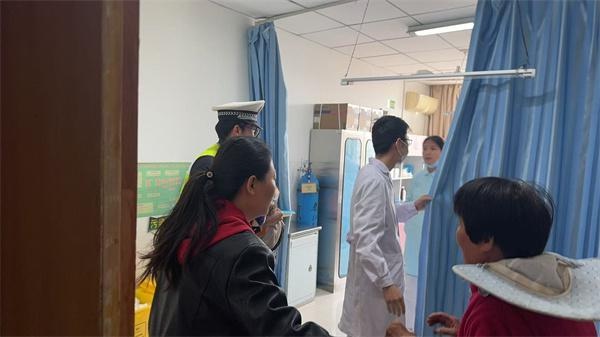 惊险！男童手指被切断，交警争分夺秒护送就医，最终结果如何？  第3张