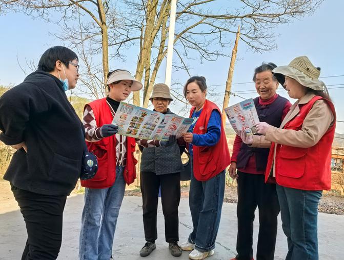 铜川市印台区金锁关镇如何用四个三机制打开群众心锁？和谐之花处处绽放  第2张
