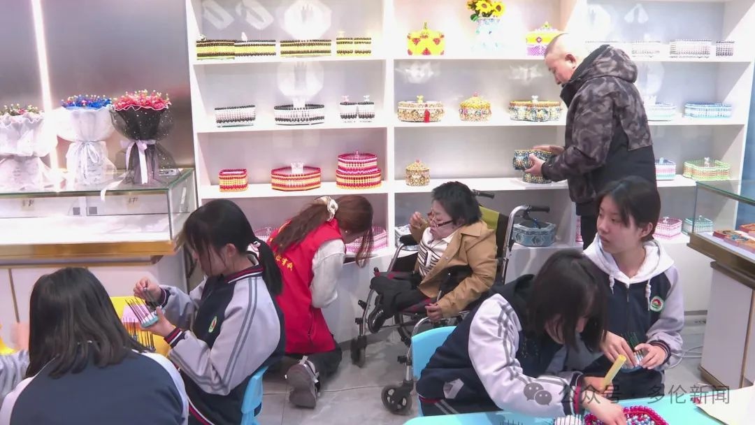 多伦县残联暖心助残服务站开业！残疾人手工串珠作品惊艳亮相，你见过吗？  第2张