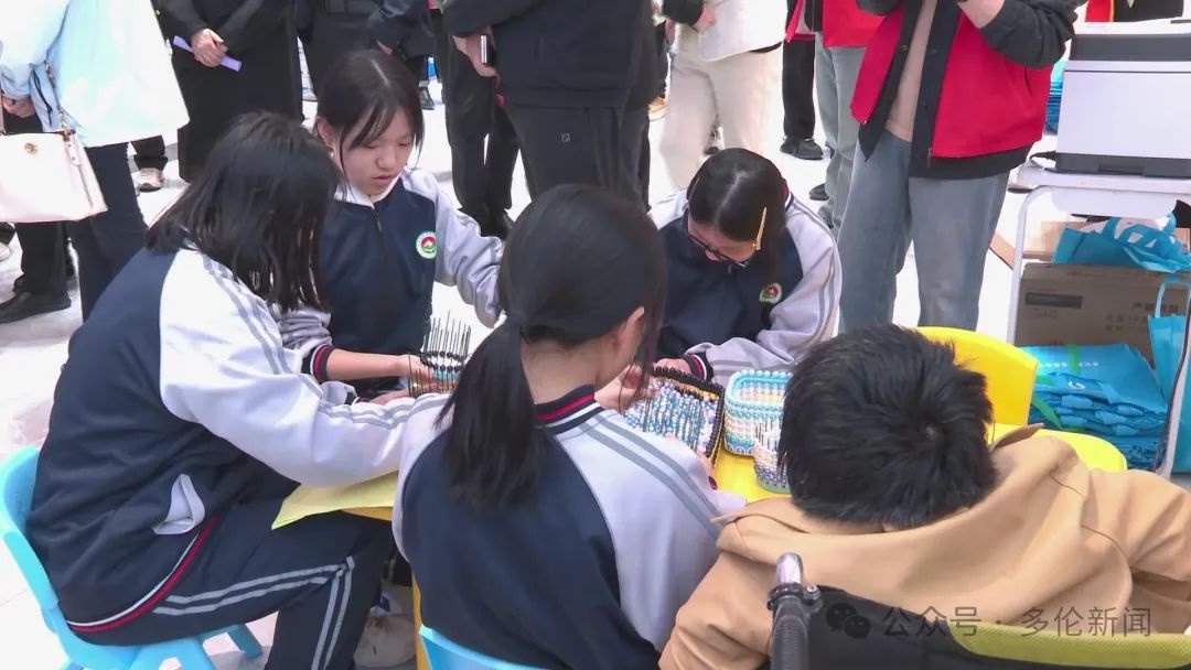多伦县残联暖心助残服务站开业！残疾人手工串珠作品惊艳亮相，你见过吗？  第3张