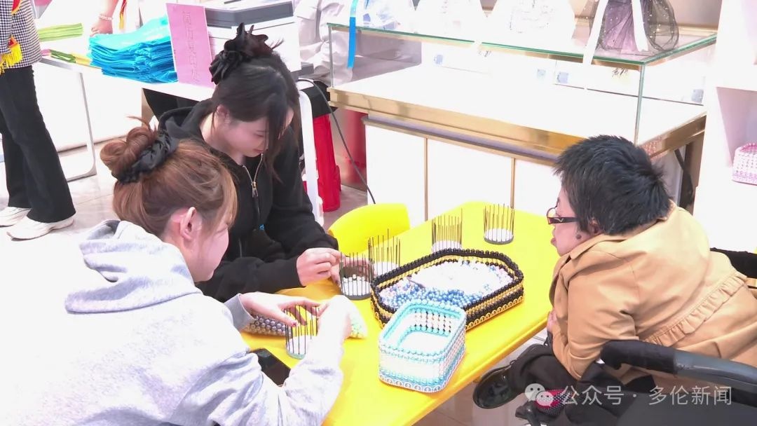 多伦县残联暖心助残服务站开业！残疾人手工串珠作品惊艳亮相，你见过吗？  第4张
