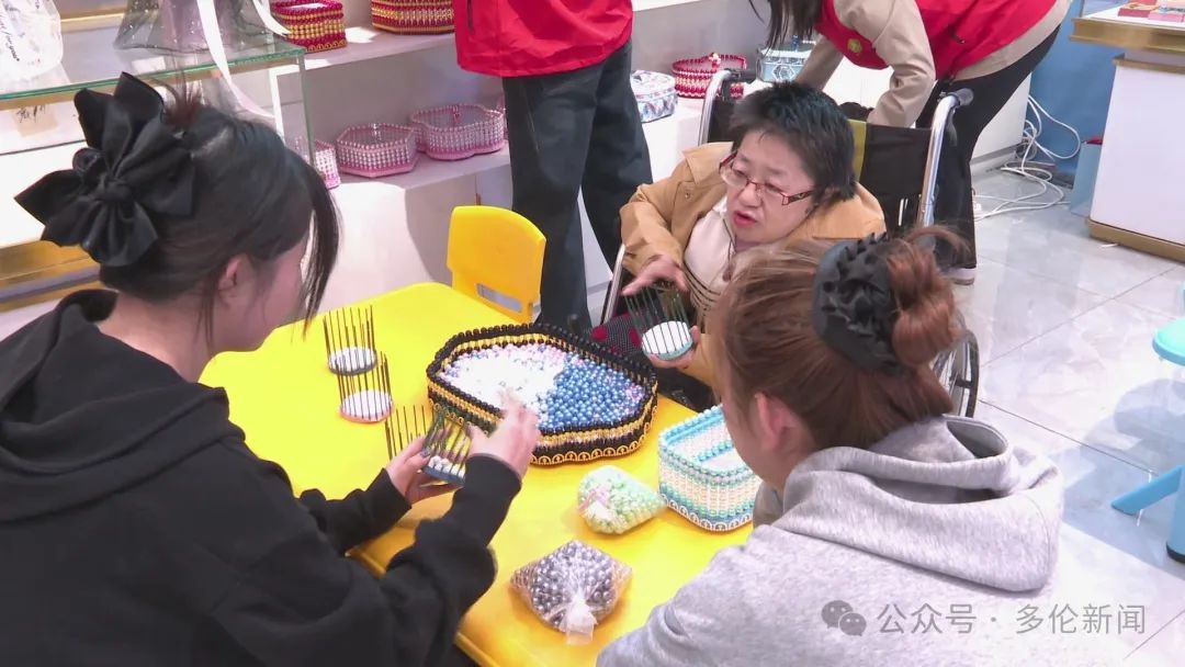 多伦县残联暖心助残服务站开业！残疾人手工串珠作品惊艳亮相，你见过吗？  第5张