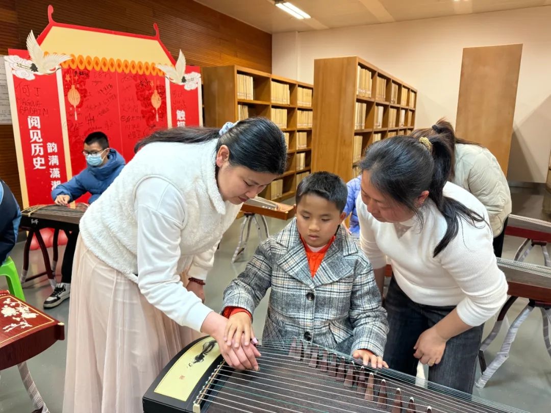 视障学生如何用指尖谱写生命乐章？长沙图书馆的音乐奇迹震撼人心  第3张