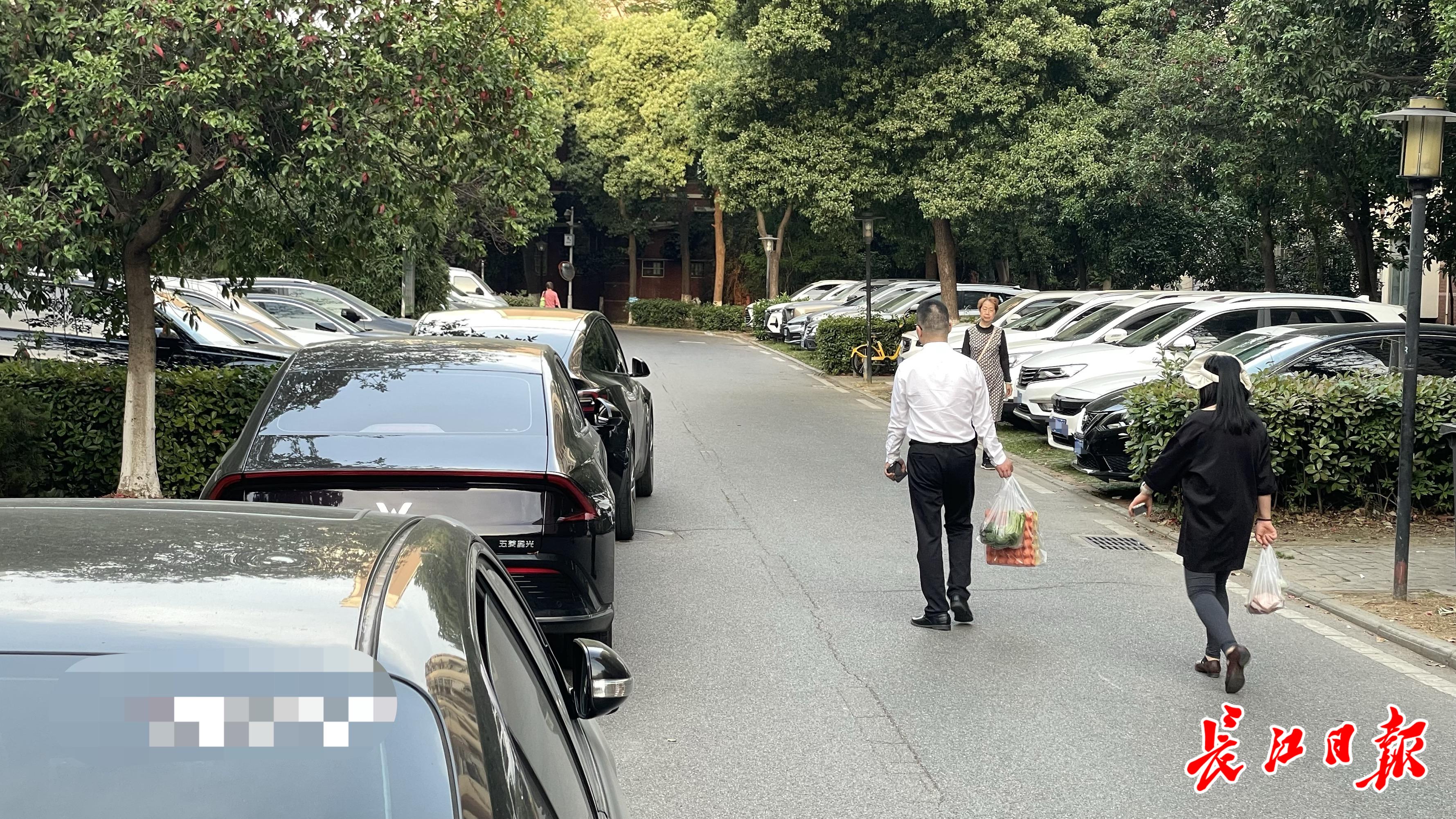 小区车位不足2271户抢600个车位？工业园120个潮汐车位解难题