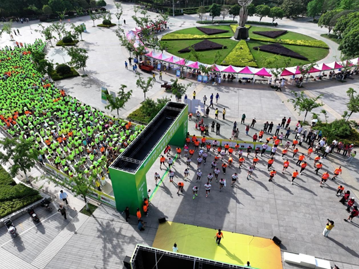 谢娜领跑！2000名师生校友在西南石油大学开启迷你马拉松，你还在等什么？  第1张