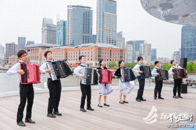 青春正当时·2025学生城市艺术季震撼启幕！40分钟航程如何绘就流动美育画卷？