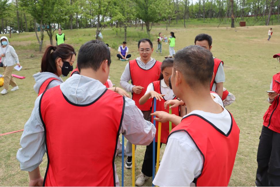 亲子拓展活动嗨翻天！30个家庭如何挑战默契与速度？  第6张