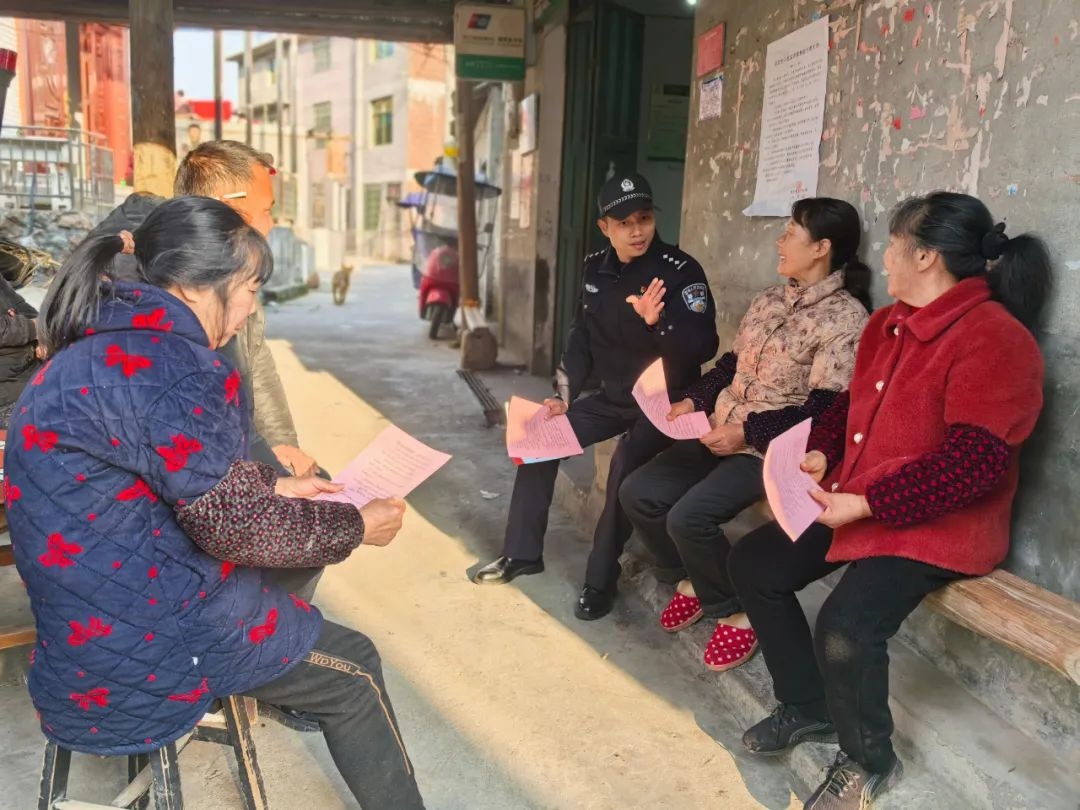 13年如一日！这位派出所所长为何与一辆警务摩托车成为当地平安符号？  第3张