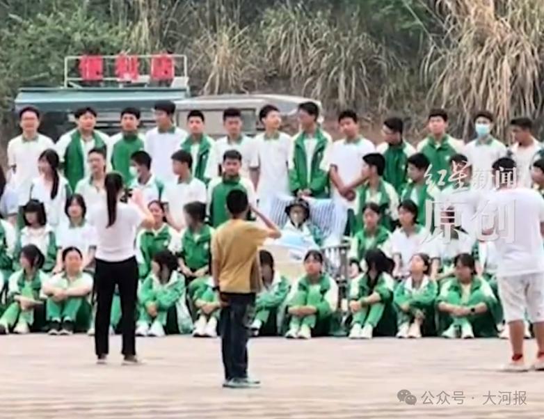 初三全班去医院拍特殊毕业照！病重男孩离世引泪目，发生了啥？  第2张