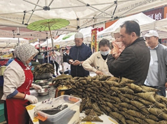 百年传承的黑芝麻粽子香飘四溢！你尝过吗？