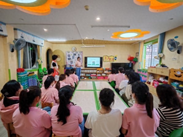 七星区穿山社区为何联合幼儿园开展托育服务主题活动？