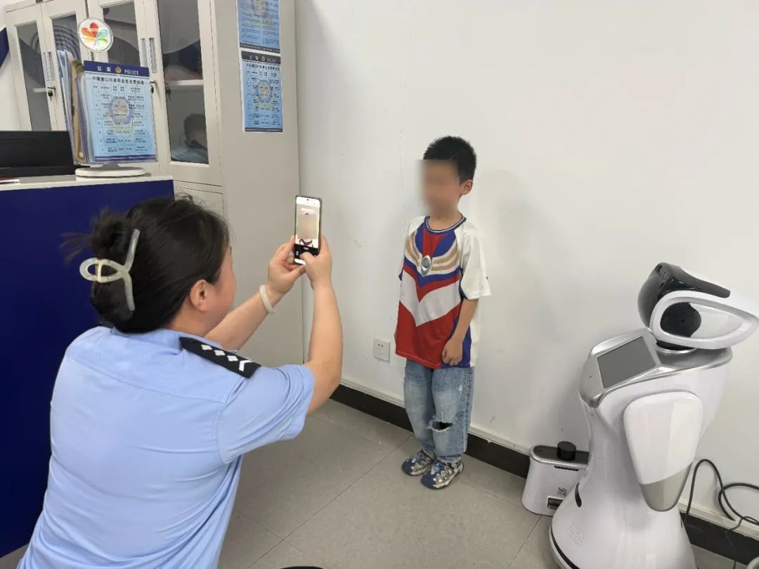 家门口就能办身份证？麻城警方这波便民操作太牛了  第2张