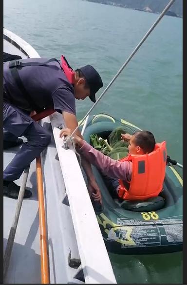 深圳海洋执法支队紧急救援！500米海域被困游客如何脱险？  第2张