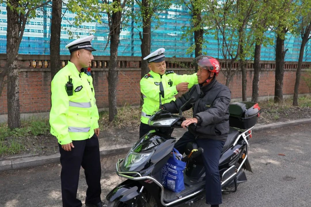 夏季二三轮摩托乱象频发！珲春公安交巡警如何整治？  第2张