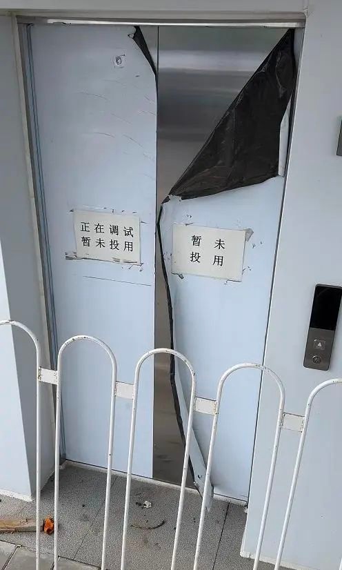 通州区世纪星城小区天桥电梯封闭半年？相关单位回应来了  第2张