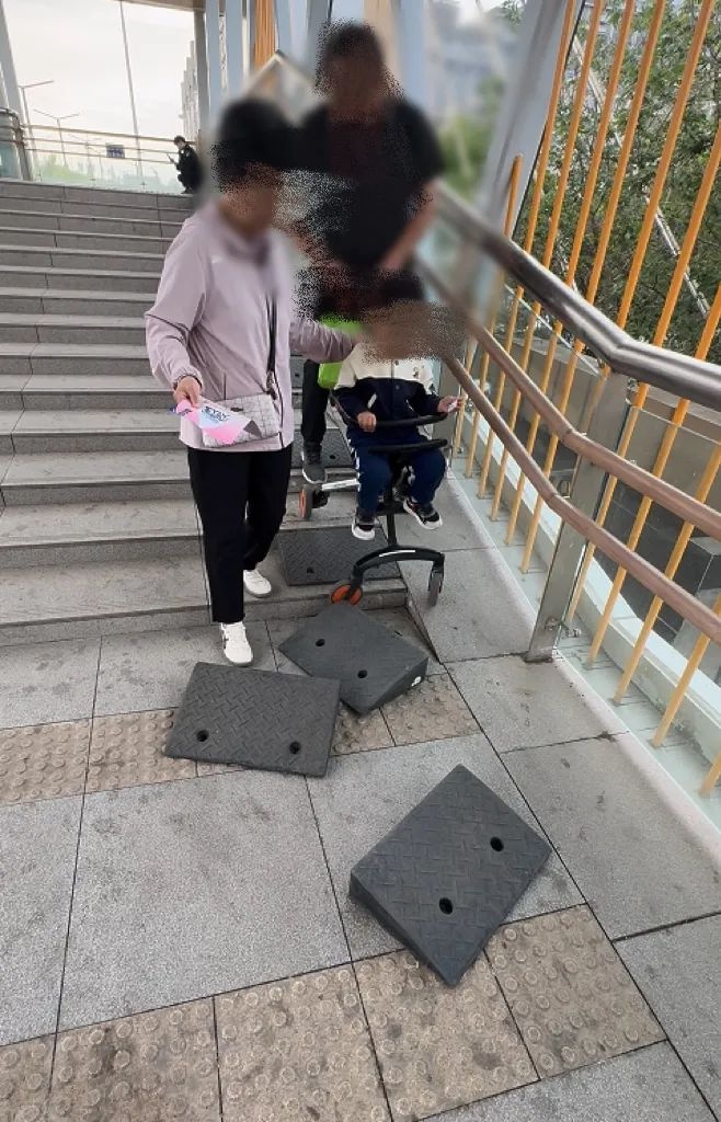 通州区世纪星城小区天桥电梯封闭半年？相关单位回应来了  第3张