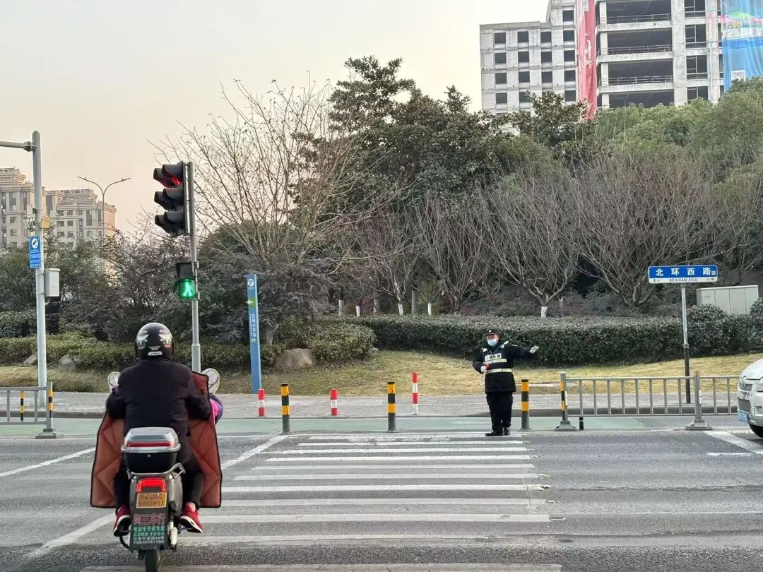北环西路江北大道路口优化调整，为何工作日高峰仍拥堵？  第7张