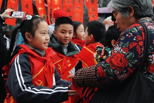 新春送福，墨香传情！西城街道与兴贤小学如何用春联点燃社区年味？  第3张
