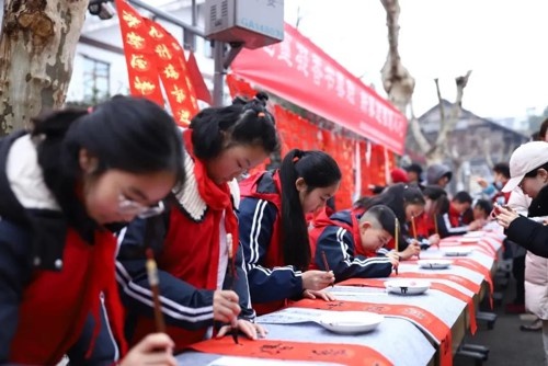 新春送福，墨香传情！西城街道与兴贤小学如何用春联点燃社区年味？  第4张