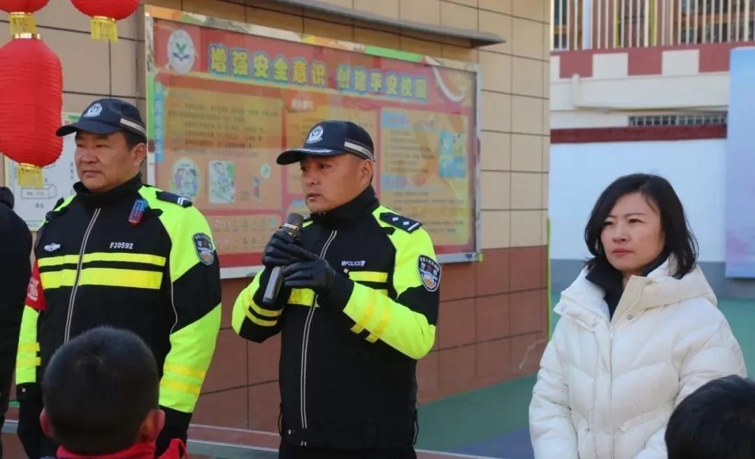 寒假出行安全大揭秘！霍州交警教你如何避免交通事故  第3张
