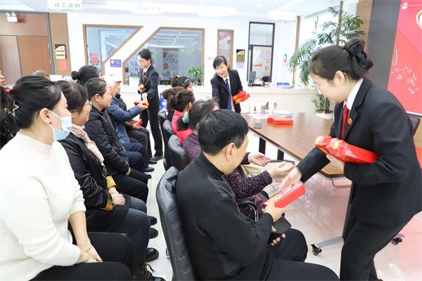新春法治年货大放送！兴山区法院如何让居民在喜庆中收获法律知识？  第2张