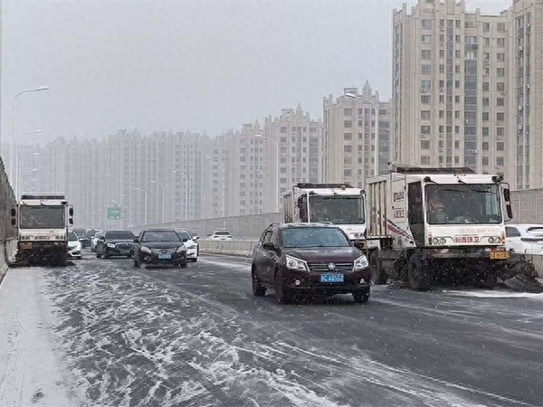 长春清雪战役打响！2370名环卫工人昼夜奋战，你感受到了吗？  第1张