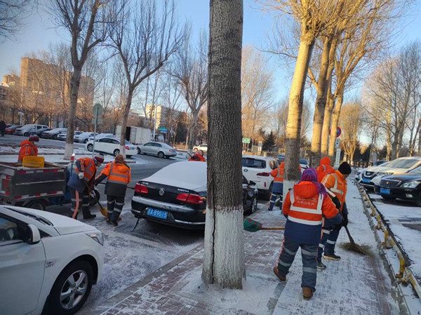 长春清雪战役打响！2370名环卫工人昼夜奋战，你感受到了吗？  第3张