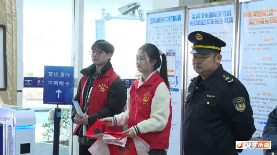 春运路上，这些青年志愿者如何让旅途充满温暖与年味？