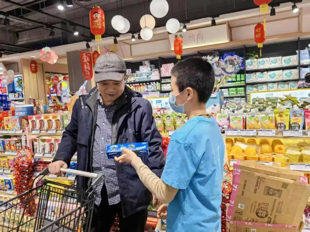 小小年货促销员大显身手！孩子们如何用热情和专业征服顾客？  第4张