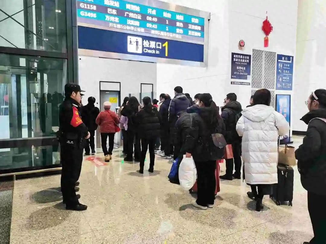 春运高峰来袭，铁警如何守护您的平安回家路？揭秘保康县高铁站的严密防控措施