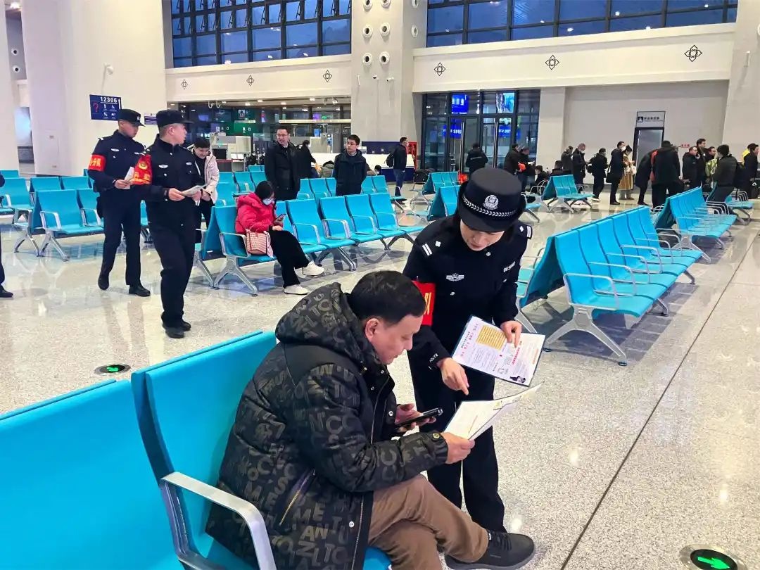 春运高峰来袭，铁警如何守护您的平安回家路？揭秘保康县高铁站的严密防控措施  第4张