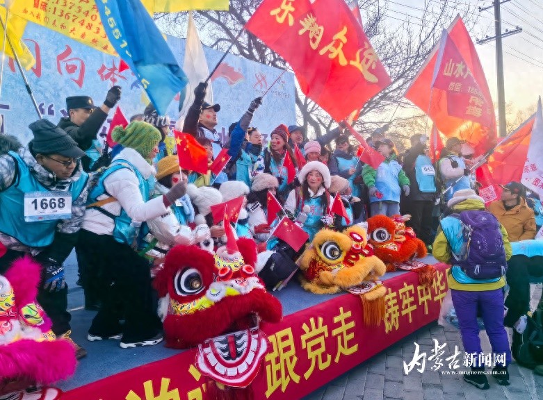 2000人齐聚冰上盛宴！你猜他们如何在寒冬中感受温暖与激情？  第1张