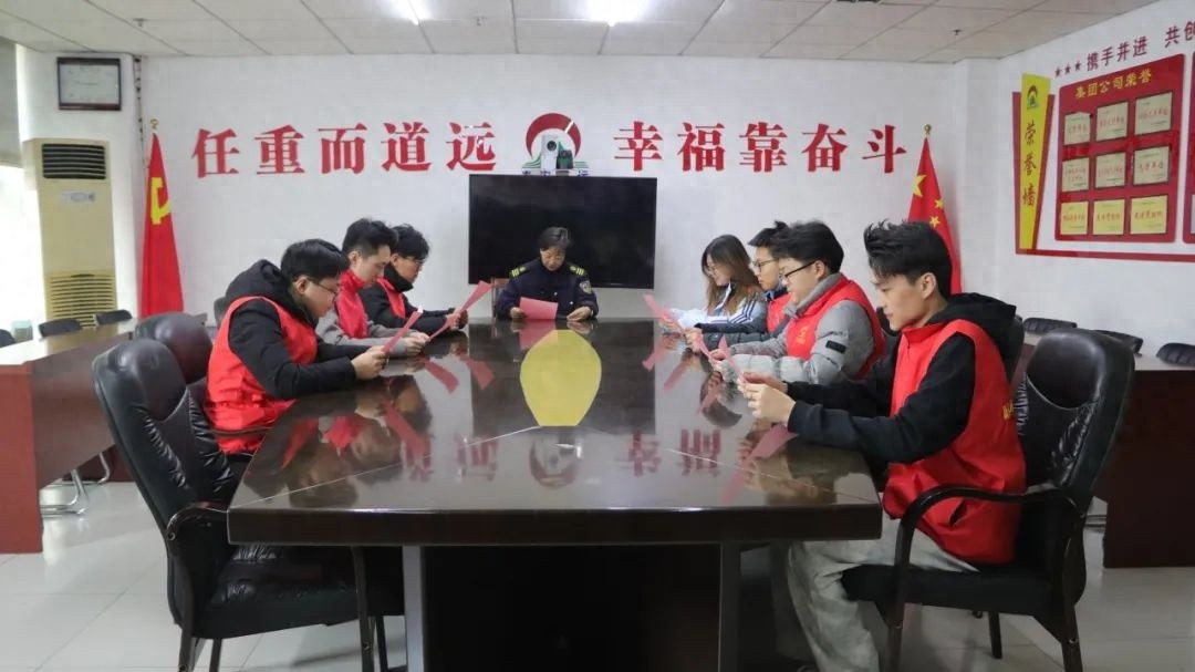 青春志愿行温暖回家路！新泰市青年志愿者如何用行动点亮春运？  第1张
