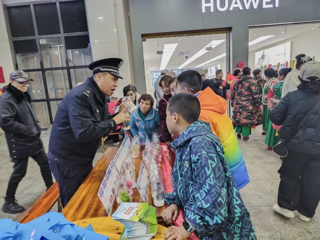 猜灯谜赢奖品，禁毒知识还能这样学？都匀市幸福社区新春活动大揭秘  第2张