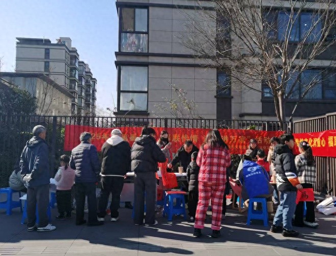 孩子们亲手书写春联，传统文化如何在他们心中生根发芽？  第1张