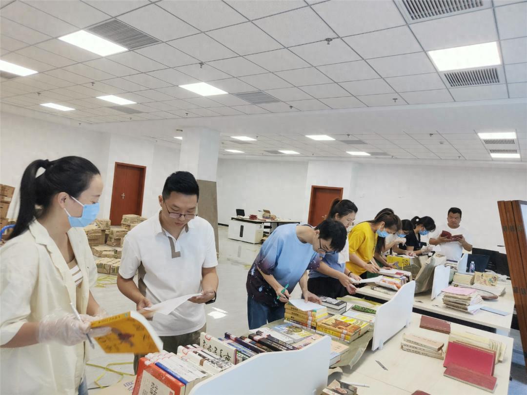 书香长泰，你的金点子让图书馆焕然一新！想知道郑女士的建议如何改变我们的阅读体验吗？  第1张
