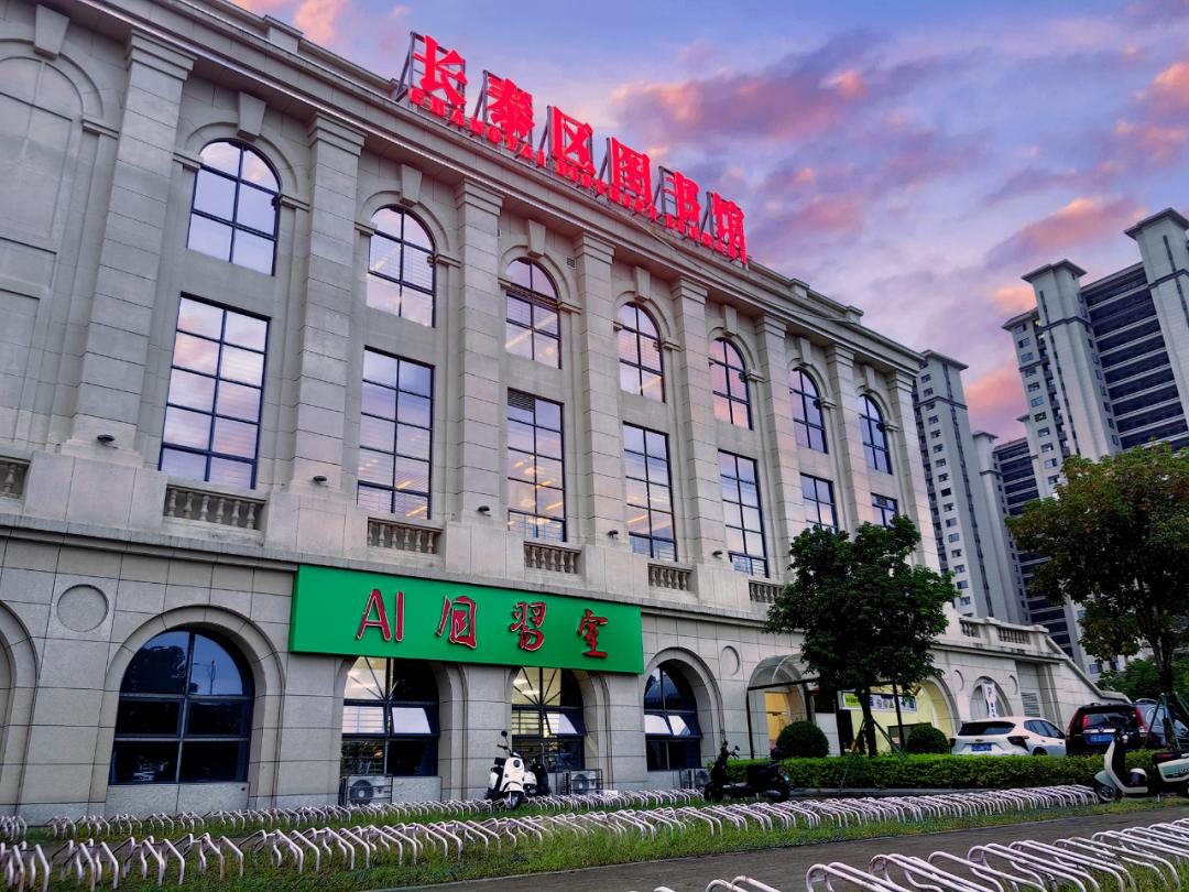 书香长泰，你的金点子让图书馆焕然一新！想知道郑女士的建议如何改变我们的阅读体验吗？  第6张
